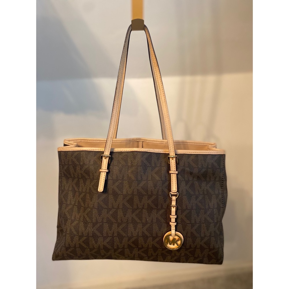 Michael Kors Jet Set Medium Multi-function Travel Tote.